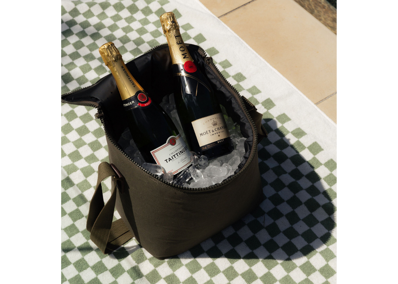Cooler bag, chilly bag, picnic bag, chilled food, chilled drinks, icy cold beers, icy cold wine, chilled wine, bottle bag.